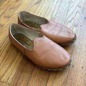 Cairo Camel Women’s Sabah leather flats